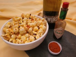 Spicy chili popcorn paired with Gewürztraminer